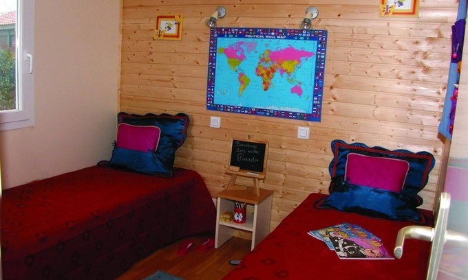 Cap d'Agde Cottage | Surface area : about 33 m². Living room with bed-settee. Bedroom with double bed