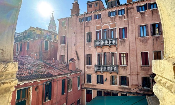 San Marco Apartment | Surian Canal View (200m from St Mark’s Square)