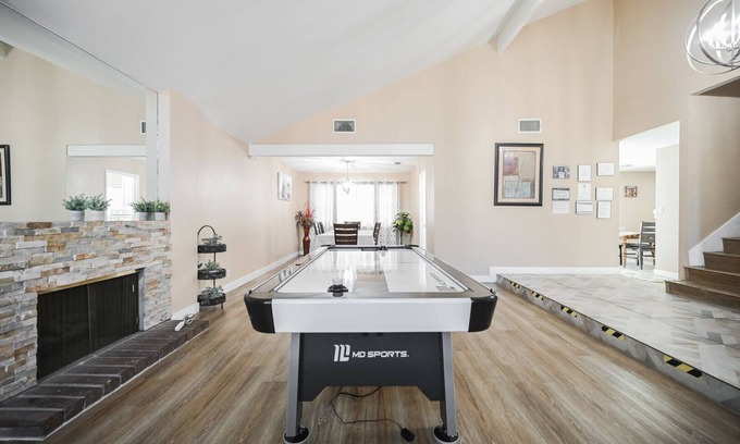 Green Valley North House | SVS: 5 Bedroom Henderson Home with Air Hockey