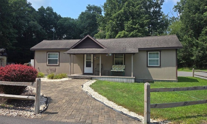 Oakland Cabin | Swallow Falls Cabin 3- a 2 bedroom with Fireplace near Swallow Falls State Park