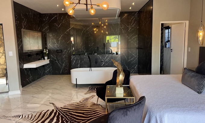 Benoni Cabin | Swan Lake Suites