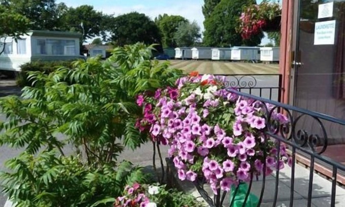 Aldwick House | Swan - Luxury 4 berth caravan