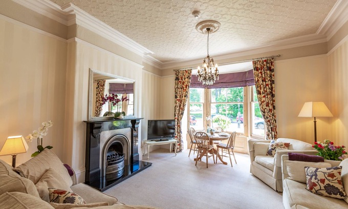 Harrogate City Centre Apartment | Swan View Apartment Harrogate - Prime location. 1 bedroom sleeps up to 3