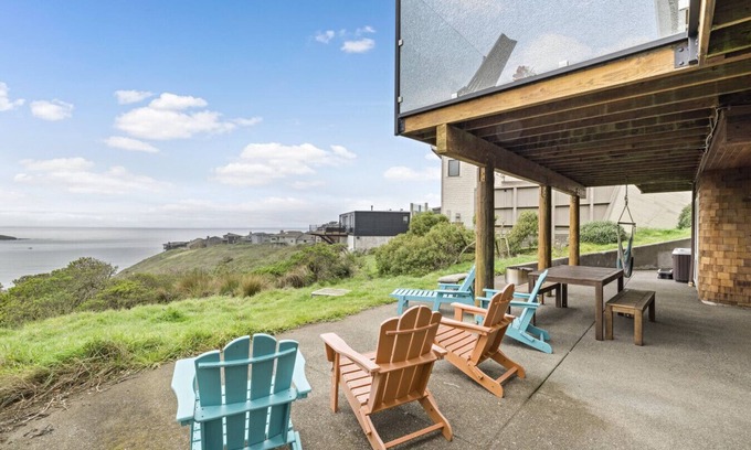 Dillon Beach House | *Sweeping Ocean Views*Hot Tub*King Bed*Garage