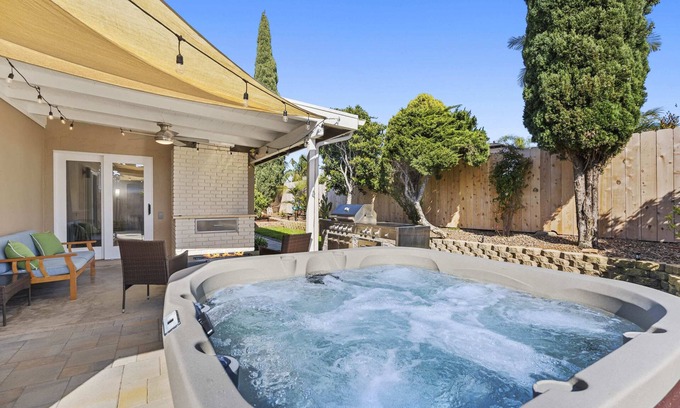 Clairemont Mesa East House | Sweet Escape | Family Retreat | Vibrant | Spa