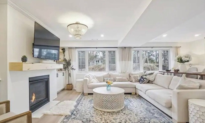 Wasaga Beach Cottage | Sweet Escape for Beach Bums and Ski Bunnies!