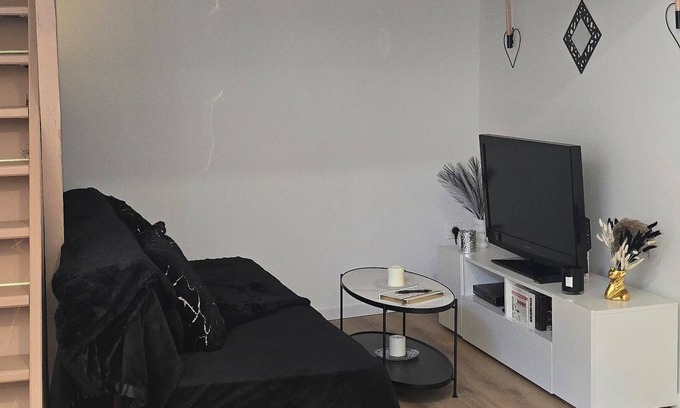 Bourg-les-Valence Apartment | Sweet Escape. T1 BIS ROMANTIC