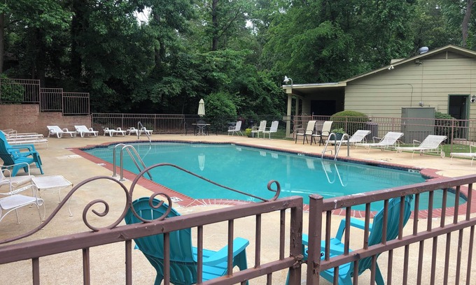 Hoover Condo | Sweet Little Nest Condo with pool-Hoover Sports Plex and Oak Mountain State Park