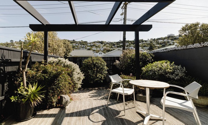 Kilbirnie House | Sweet Lyall Bay - walk to beach and popular cafesn