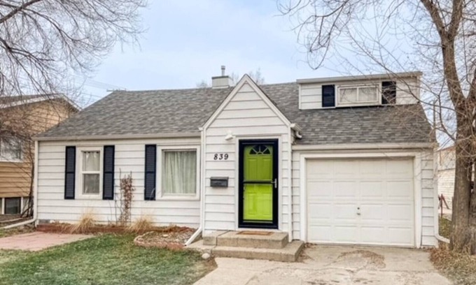Central - Terry Cottage | Sweet & Petite Midtown Cottage for 5-Long Stays Welcome