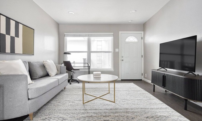 Central San Mateo Apartment | Sweet San Mateo 2BR w/Pool & W/D, easy access to 101, by Blueground