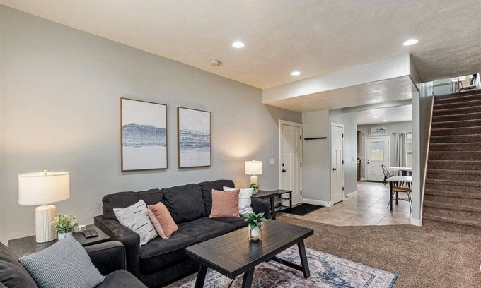 Saratoga Springs House | Sweet Saratoga by The AirbnFree - 30+ Day Haven