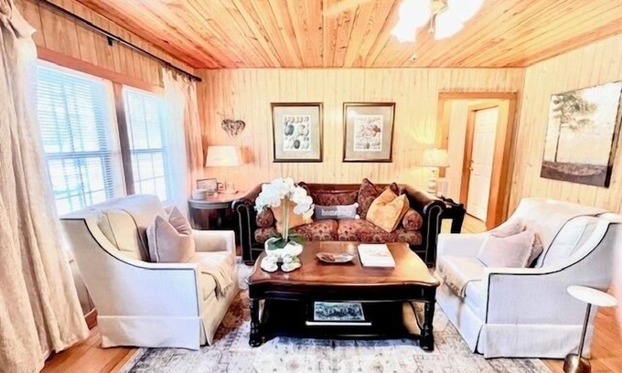 Cullman Cottage | Sweet Tea Cottage-Cullman-4mi. to Cullman Christkndlmarkt