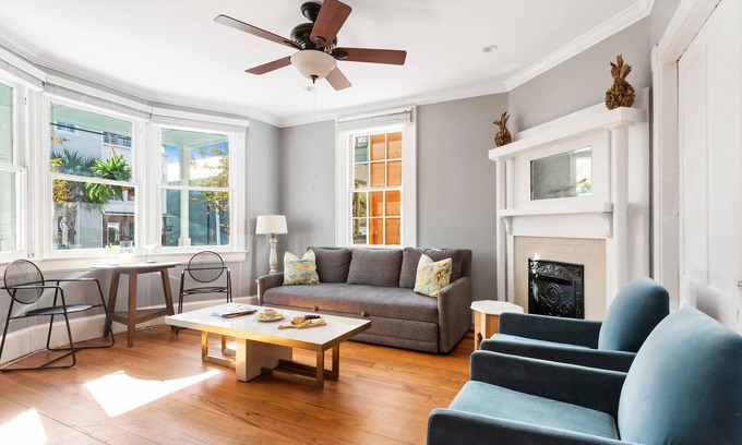 Cannonborough Elliotborough Apartment | Sweetgrass (Suite A) | Blocks from King St