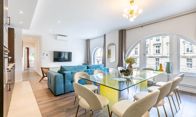 Paris City Center Apartment | Sweett - Notre Dame