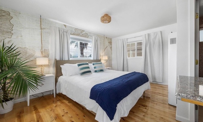 Eastside Santa Cruz Hotel | Swell House Santa Cruz - Studio Suite 9