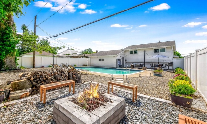 Parma Apartment | Swim & Relax: Pool, Hot Tub & Renovated! HomeHop