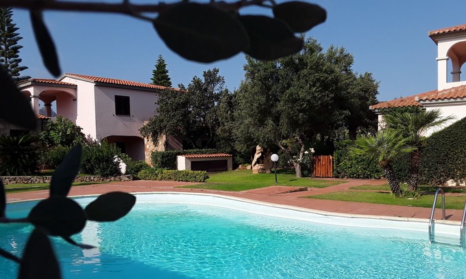 Monte Petrosu Apartment | swimming pool 2 terraces + garden on one level FREE WIFI, air conditioning, parking