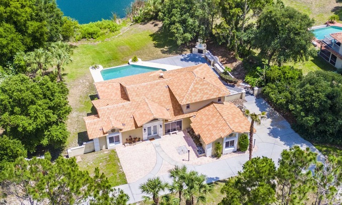 Groveland House | SWISS 65 - Lake Denise