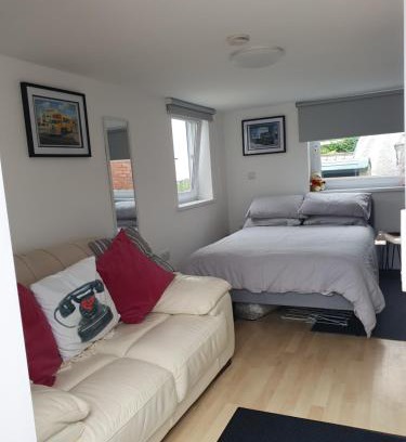 Llanelli Apartment | Swiss Valley retreat