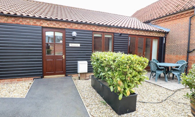 Wood Norton Cottage | SYCAMORE, family friendly, with a garden in Wood Norton
