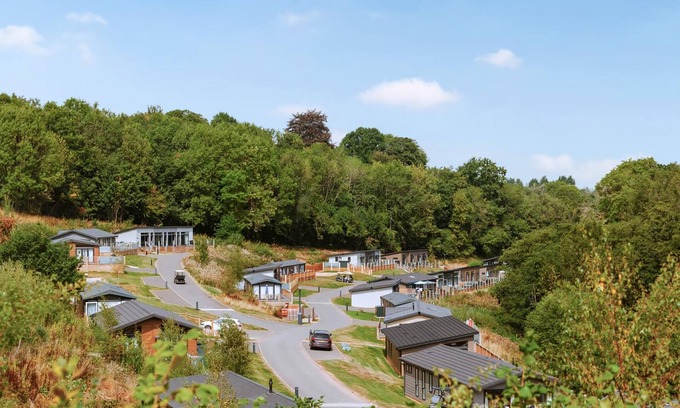 Bridgnorth Ski Chalet | Sycamore Lodge VIP Hot Tub and Pet Friendly