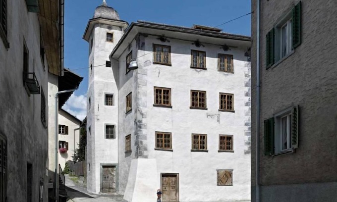 Valendas Apartment | Türalihus Upstairs - Ferien im Baudenkmal