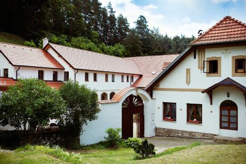 Kdousov House | Tříletý Mlýn