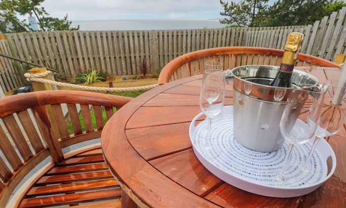 Ogmore-by-Sea Cottage | Tŷ Glas