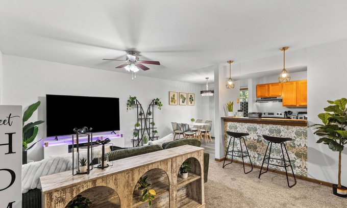 Airport Township Apartment | T Luxury Sweet Home 1 Bedroom Apartment - St. Louis Airport