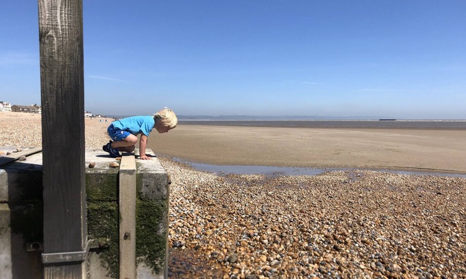 New Romney House | T's Beach House Beautiful sea views and direct beach access