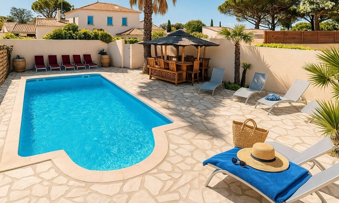 La Nartelle Apartment | T2/20m2 au Rêve D'azur walking distance to beach, shared pool parking, bed linen included