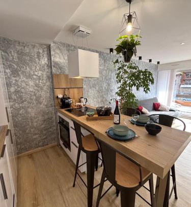 Briancon Apartment | T2 lumineux l' Edelweiss pied du télécabine Prorel avec garage privé et sauna