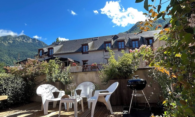 Vignec Apartment | T3 6/8 pers with large terrace, swimming pool, wifi, parking in Vignec/Saint-Lary