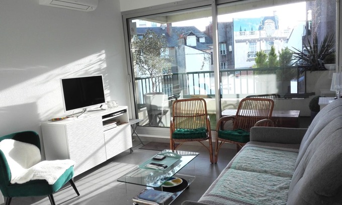 Les Sables d'Olonne Apartment | T3 Apartment in Les Sables-d'Olonne with Air Conditioning