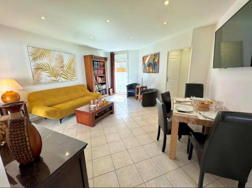 Pomerols Apartment | T3 en 3 étoiles de plain-pied, climatisé, terrasse, jardinet et parking, très calme