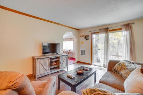 Shell Knob House | Table Rock Lake Cabin with Deck and Bar!
