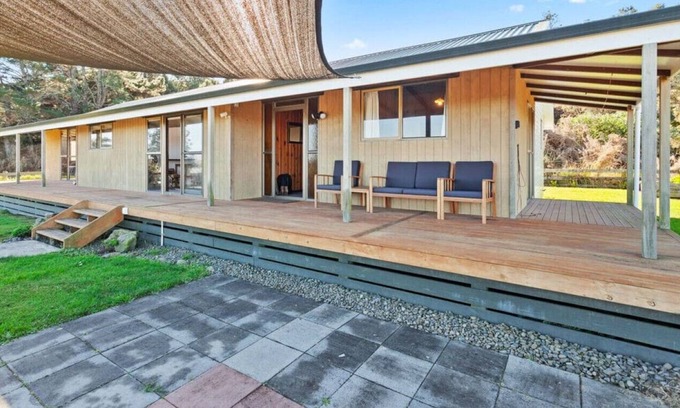 Tirohanga House | Tablelands Family Retreat
