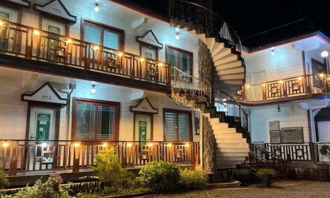 Kkotchi House | Taean Kkotjibada Sketch Pension