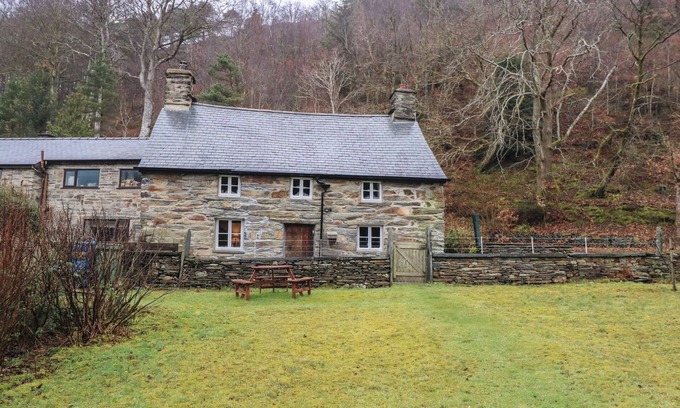 Maentwrog Cottage | TAFARN TRIP, family friendly in Tan Y Bwlch, Maentwrog