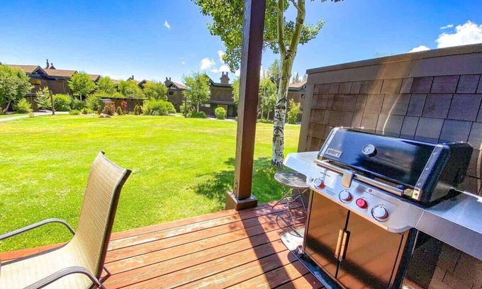 Tahoe City Condo | Tahoe Marina Lakefront | Unit 17