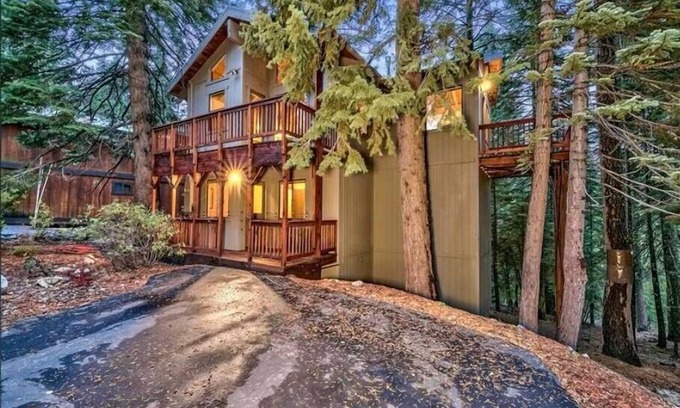 McKinney Estates House | Tahoma Treehouse in Tahoma