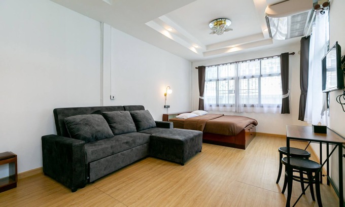 Talat Noi Hotel | Taladnoi Paint House