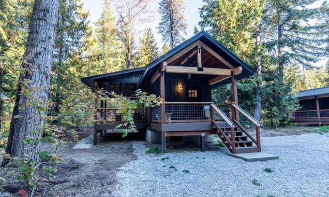 Leavenworth House | Tall Pines a cozy 1 bedroom Tiny Cabin
