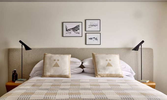 Stowe Area Hotel | Tälta Lodge, a Bluebird by Lark | Deluxe King with Patio | Pet Friendly