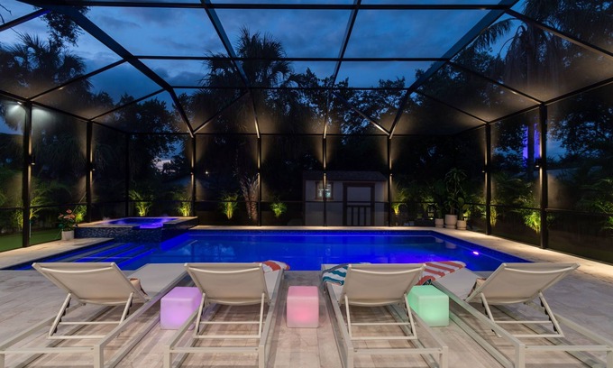Old Seminole Heights House | Tampa Outdoor Family Fun/Pool/Spa/Grill/Mini Golf/Games