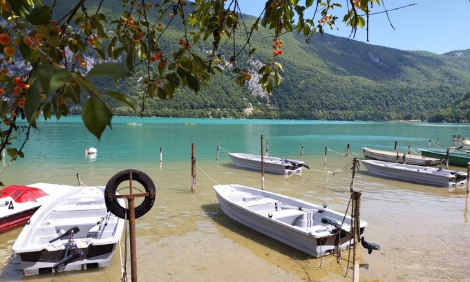 Novalaise RV Rental | Tanganyika-Tent-Queen-Ensuite with Shower-Lake view