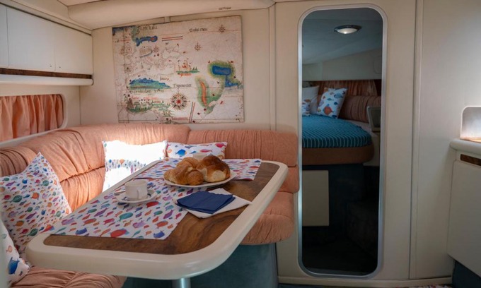 Isola del Borgo Antico Boat Rental | Taranto in barca Boat and Breakfast