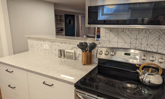 East Colfax Apartment | Tardis: Time travel in a newly renovated 60's inspired pad min. from downtown!