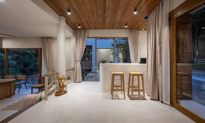 Mae On Hotel | Taryn Tara Cafe And Stay